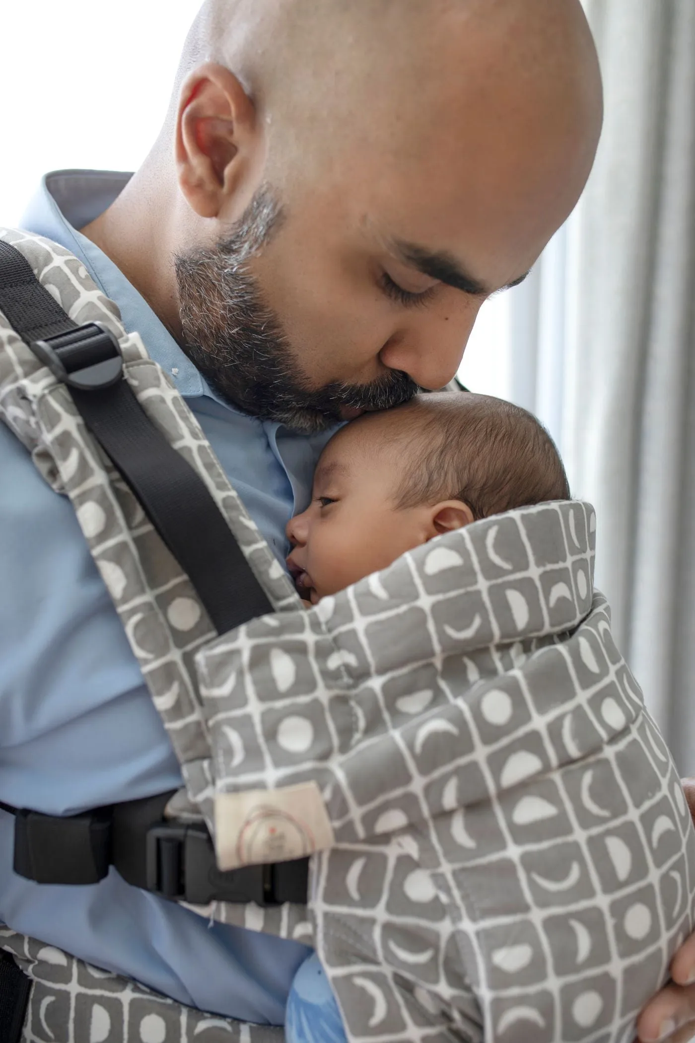 Aseema Baby Carrier | 0-4y | Grey Moon Chase Print