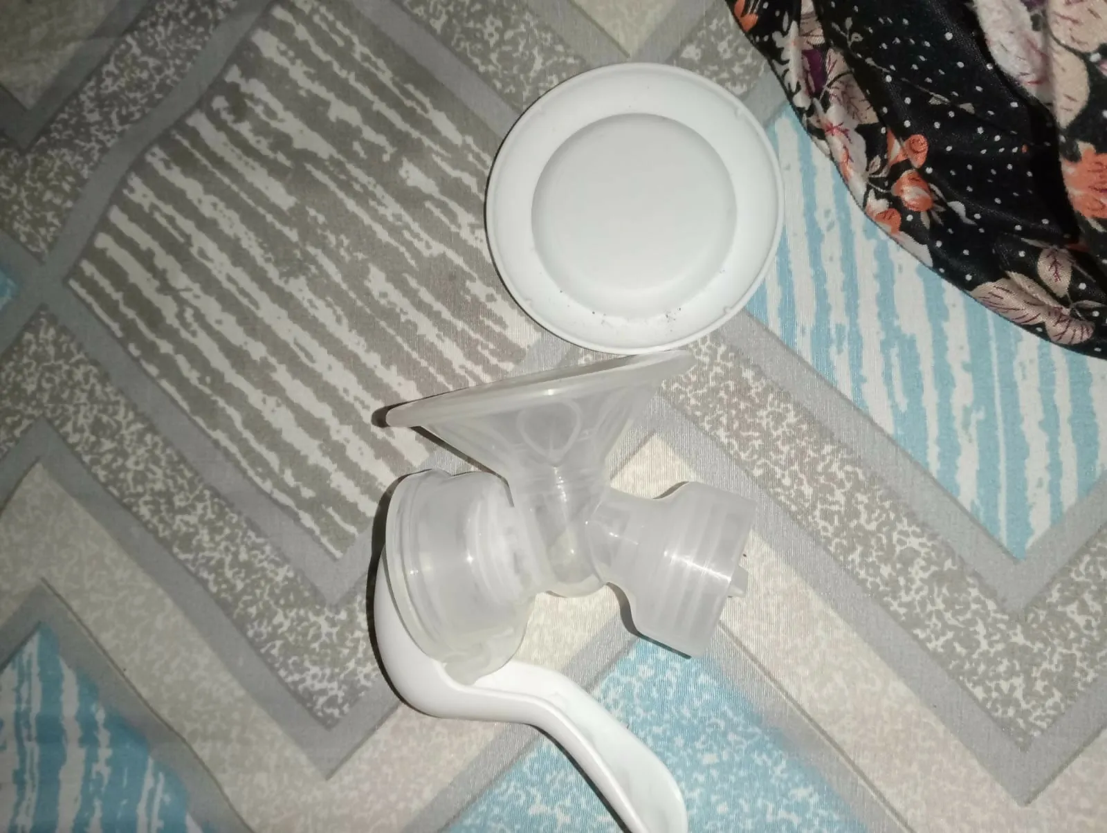 LUVLAP Adore Manual Breast Pump with 3 Bottles